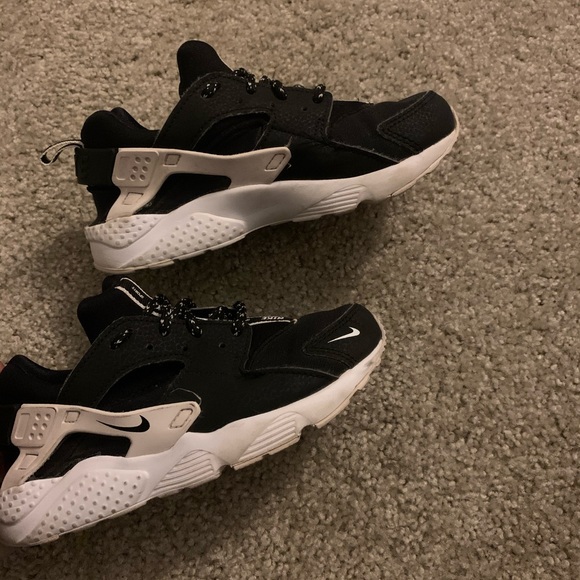 Nike Other - Boys black and white Nike Huarache
